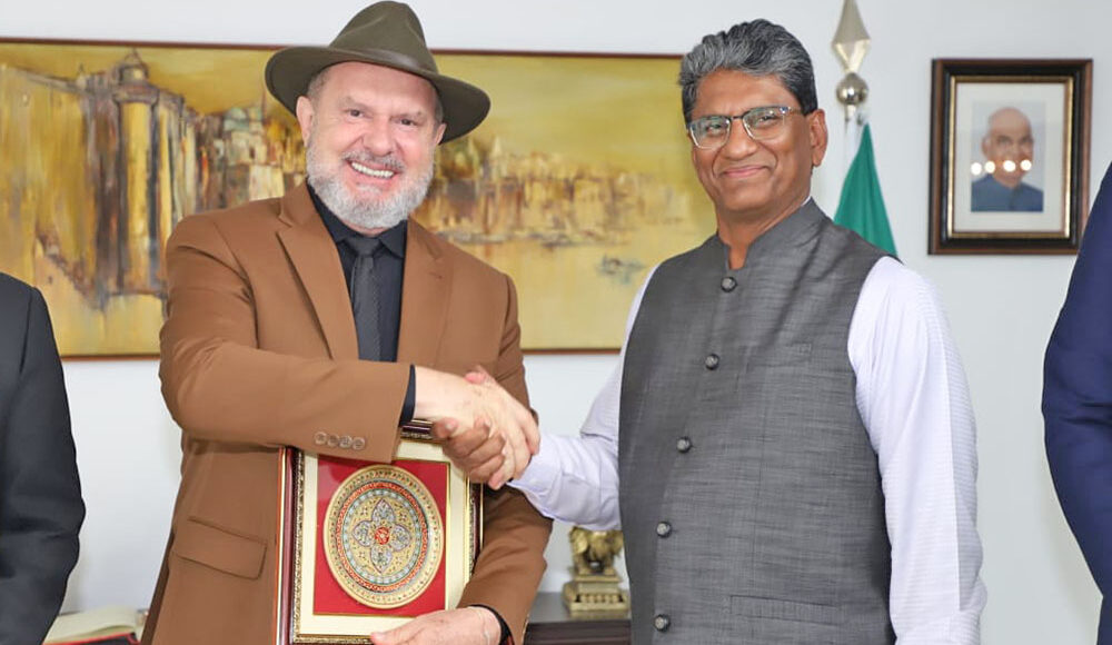 Ft 6 Gov Mauro Carlese e recebido pelo embaixador Indiano shri Suresh – foto Esequias Araújo